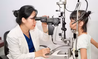Chuyên gia chỉ rõ nguyên nhân gia tăng trẻ bị cận thị và cách khắc phục