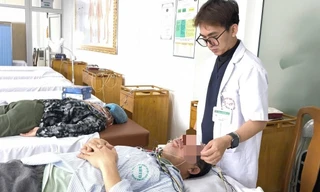 Miền Bắc rét đột ngột, gia tăng số người bị méo miệng