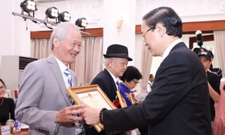 Thứ trưởng Bộ GD&ĐT nhắn nhủ: Thầy cô hôm nay hãy là một 'nhà giáo đi B' thời bình