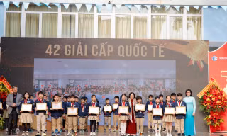 Trường tiểu học Đoàn Thị Điểm nhận Danh hiệu Anh hùng Lao động