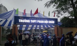 Vụ chầu chực xuyên đêm nộp hồ sơ vào lớp 10: Yêu cầu trả lại phí ghi danh, xem xét xử phạt trường