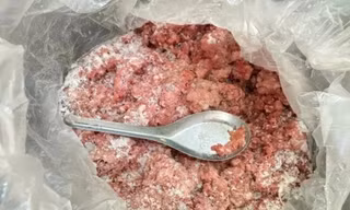 Thịt lợn trong bữa ăn bán trú nhiễm tả châu Phi, đình chỉ hiệu trưởng mầm non ở Thái Nguyên