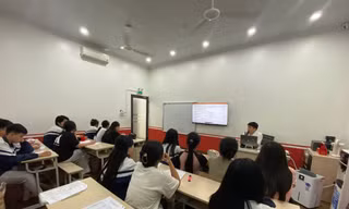 Sĩ tử chi tiền triệu, 'chạy sô' ngày nhiều ca, căng thẳng trước kỳ thi lớp 10 Hà Nội