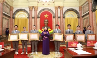 19 học sinh vinh dự nhận Huân chương Lao động