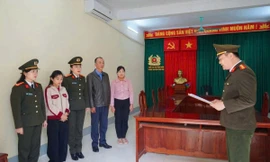 ‘Mượn’ thông tin cá nhân, điện thoại của bạn bè rồi biến họ thành con nợ 