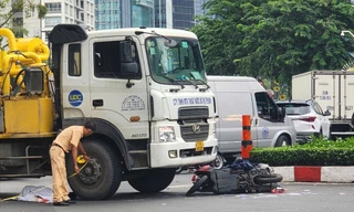 Xe bồn va chạm xe máy ở vòng xoay, một người tử vong