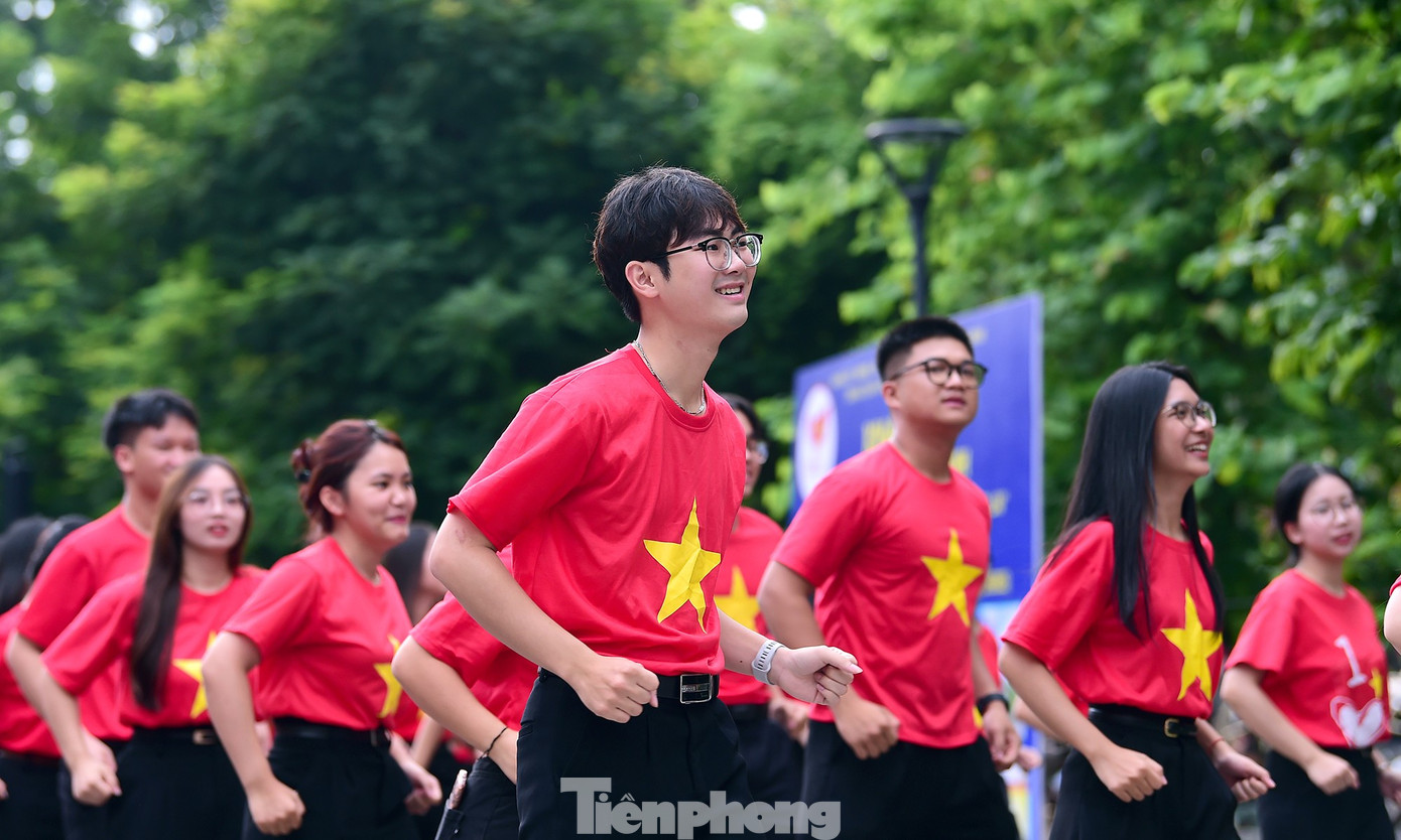 tp-xuantung-toiyeutoquoc-gioitre18.jpg
