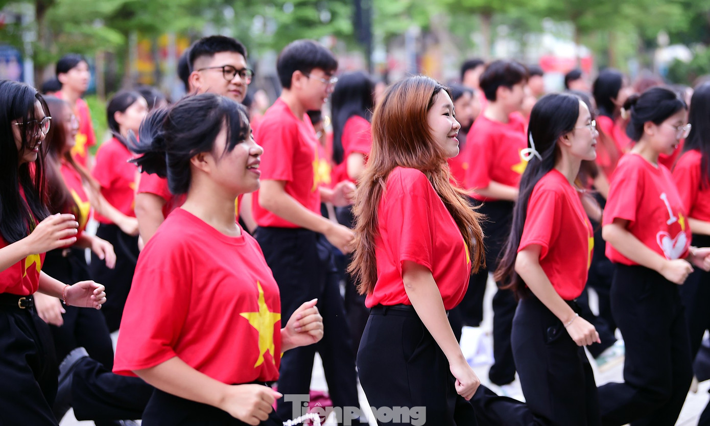 tp-xuantung-toiyeutoquoc-gioitre2.jpg