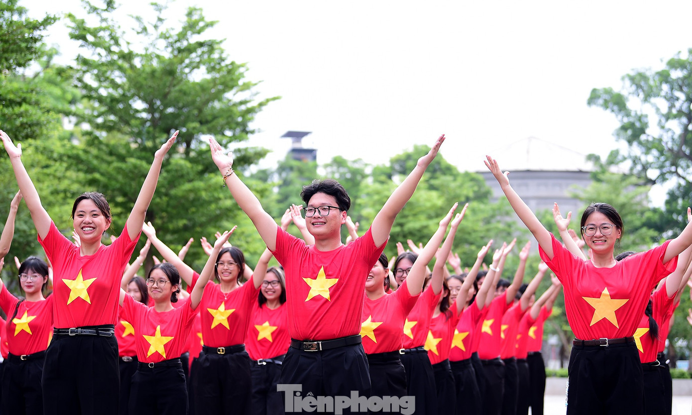 tp-xuantung-toiyeutoquoc-gioitre12.jpg