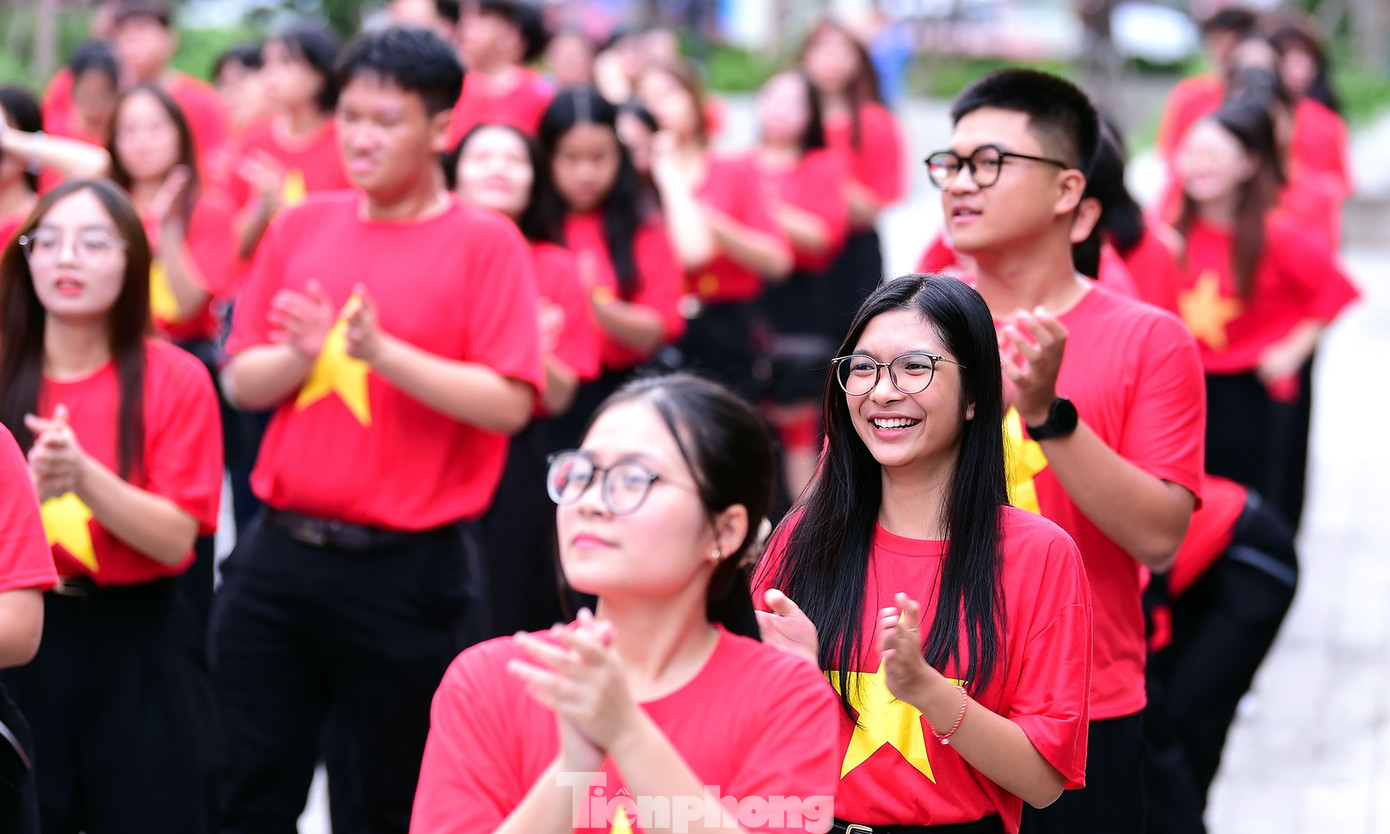 tp-xuantung-toiyeutoquoc-gioitre5.jpg