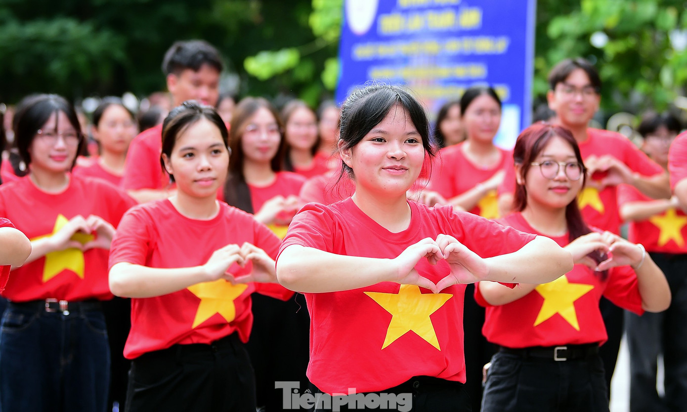 tp-xuantung-toiyeutoquoc-gioitre10.jpg