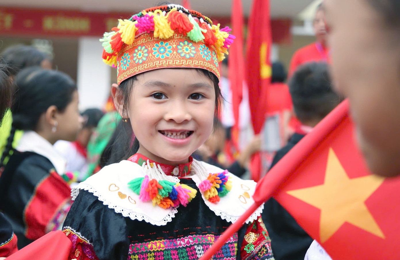 ក្នុងឆ្នាំសិក្សាថ្មីនេះ សាលាបឋមសិក្សា Lung Cu ទទួលស្វាគមន៍សិស្សថ្នាក់ទី ១ ចំនួន ១៦៦ នាក់ និងសិស្សថ្នាក់ទី ៦ ចំនួន ១៤៥ នាក់។ រូបថត៖ Lam Dang Hai tienphong-toiyeutoquoctoi16.jpg