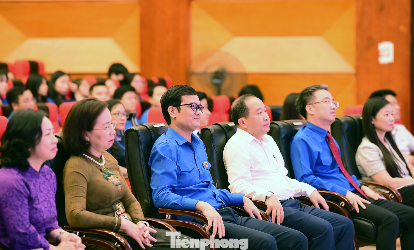 Đại biểu tham dự chương trình tuyên dương "Toả sáng nghị lực Việt" năm 2025. Ảnh: Xuân Tùng tp-xuantung-nghilucviet15.jpg
