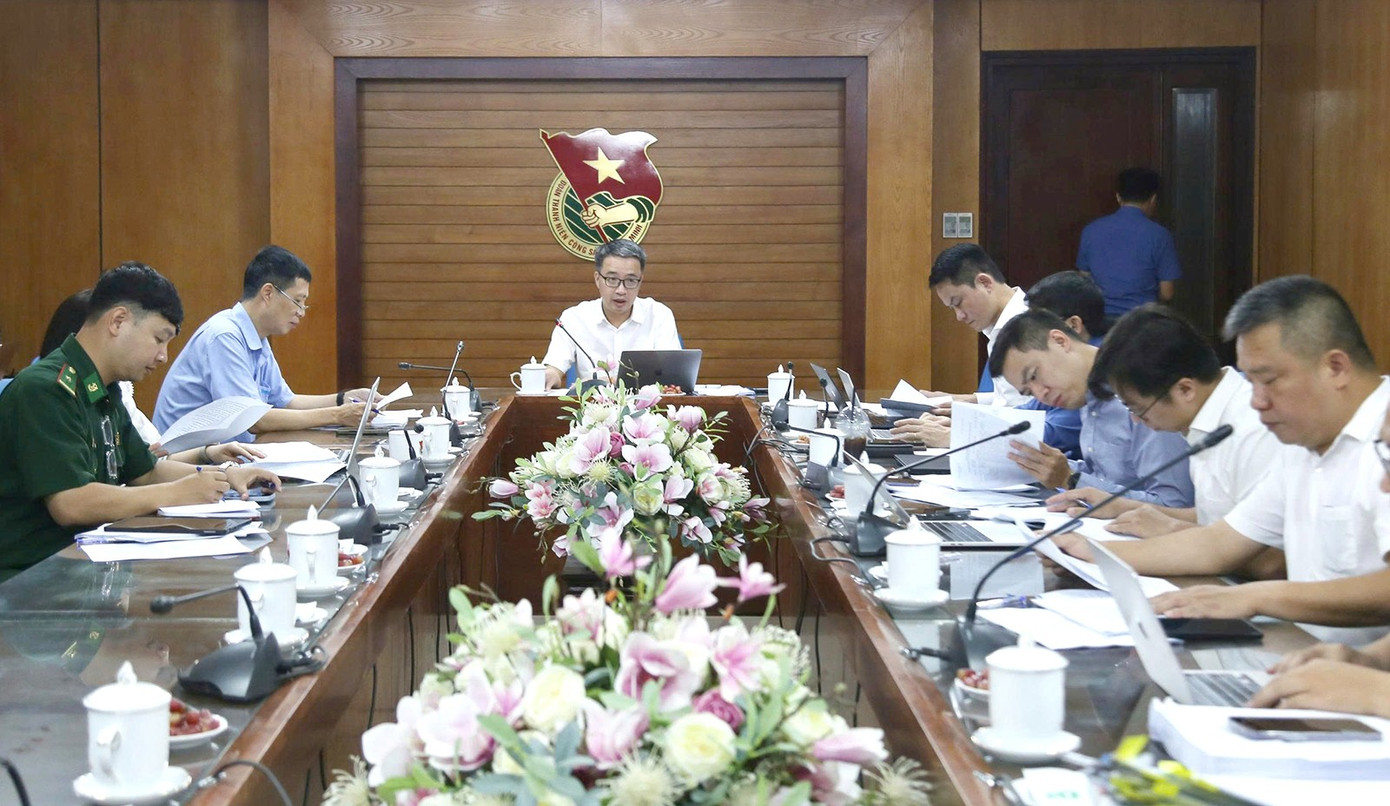 Anh Nguyễn Tường Lâm - Bí thư T.Ư Đoàn, Chủ tịch T.Ư Hội LHTN Việt Nam chủ trì hội đồng xét chọn giáo viên chương trình "Chia sẻ cùng thầy cô" năm 2025. Ảnh: Ban Tổ chức hophoidong.jpg