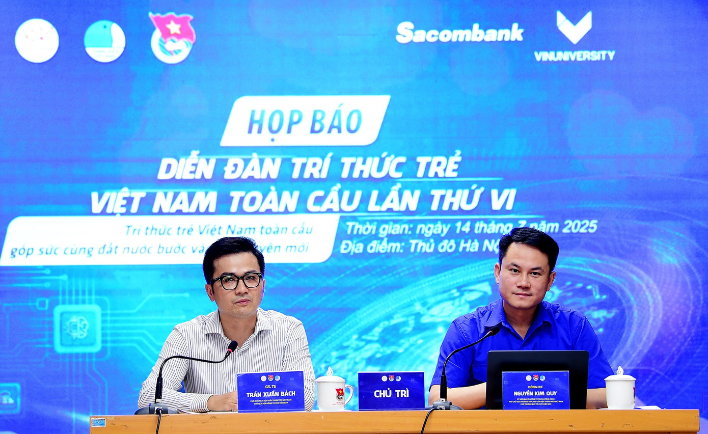 Phó Chủ tịch thường trực Hội LHTN Việt Nam Nguyễn Kim Quy và GS.TS Trần Xuân Bách – Phó Chủ tịch Hội Thầy thuốc trẻ Việt Nam, Chủ tịch Hội đồng Tư vấn Diễn đàn, trao đổi với các cơ quan báo chí. Ảnh: Xuân Tùng hopbao-trithuctre.jpg