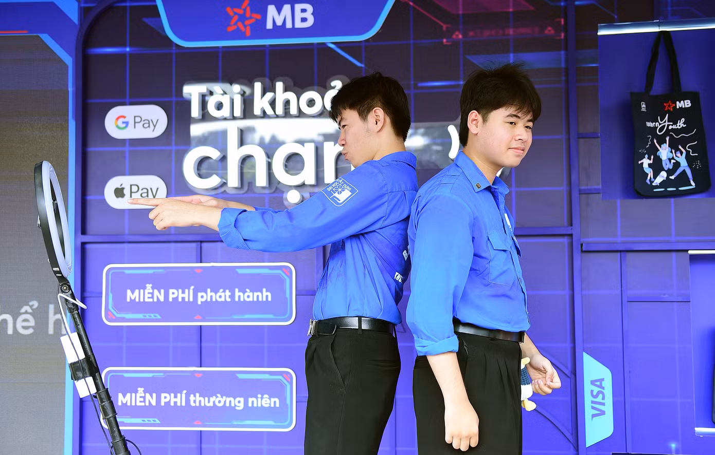 tienphong-ngaythevietnam15.jpg