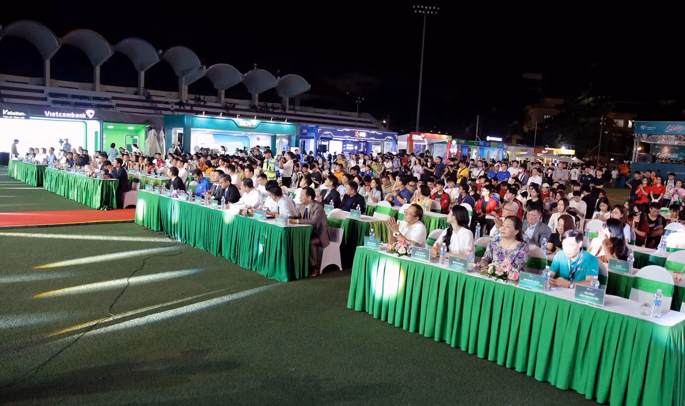 tienphong-khaimac-ngaythe2.jpg