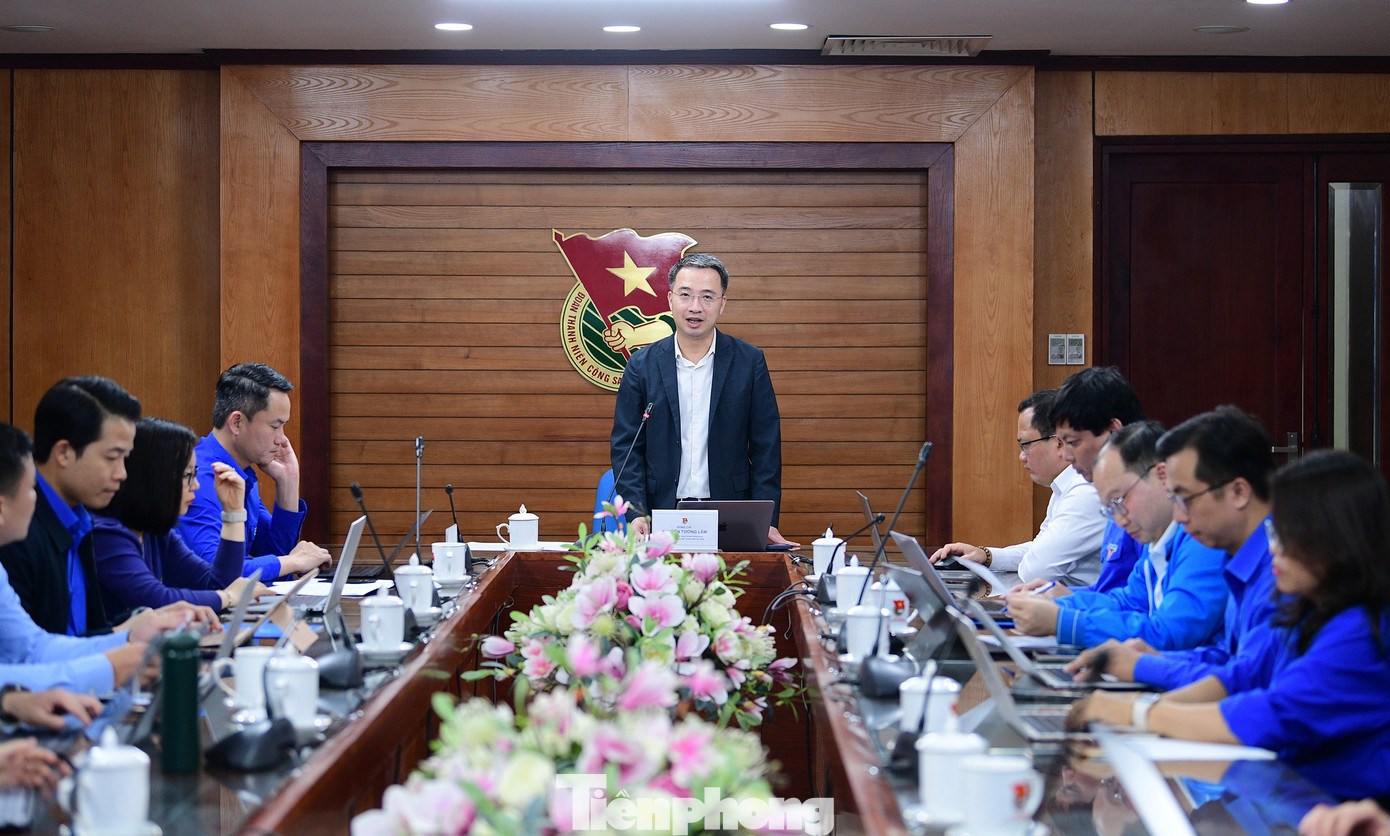 Anh Nguyễn Tường Lâm chủ trì hội nghị. Ảnh: Xuân Tùng tp-hoinghigiaoban3.jpg