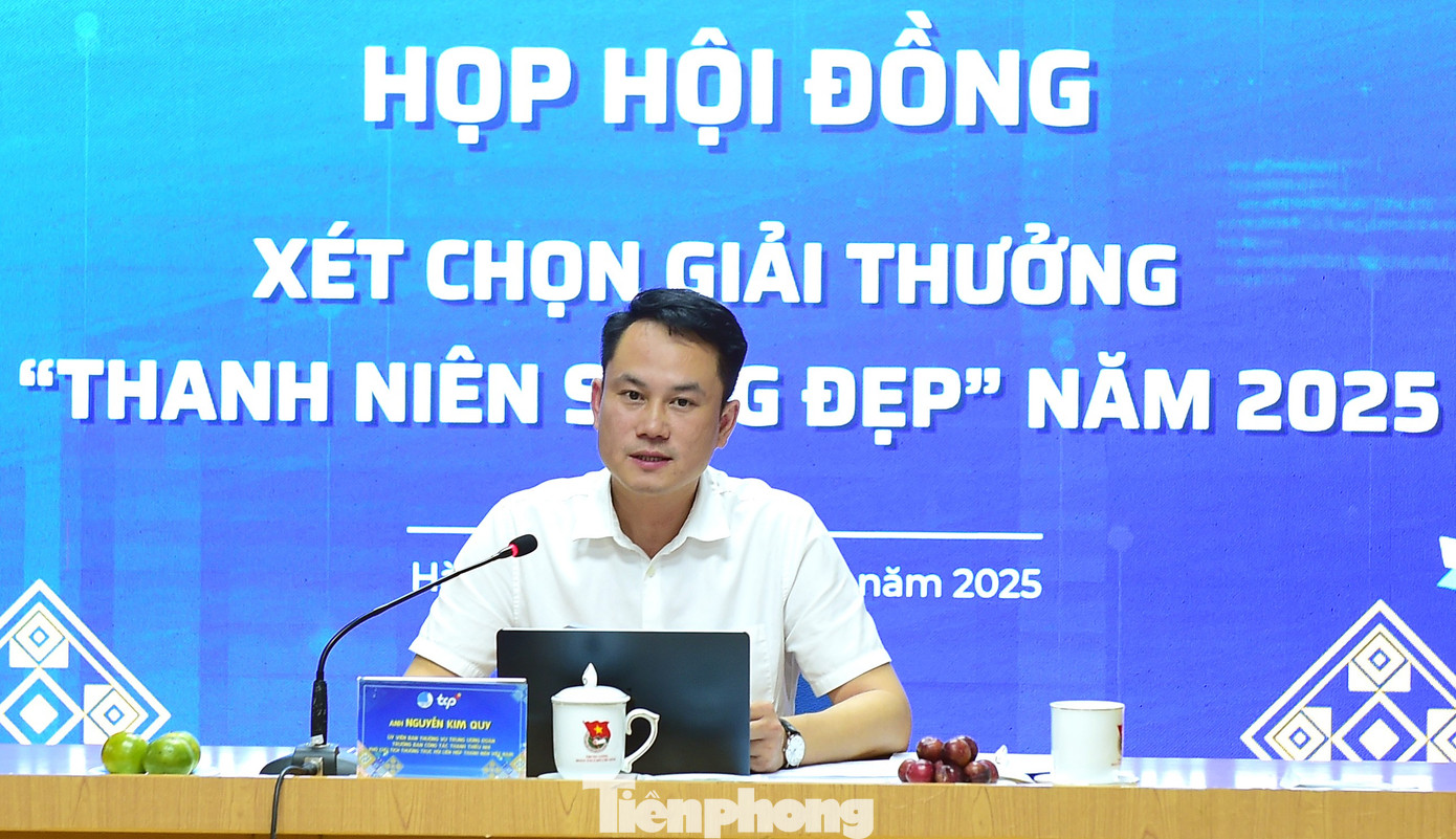 Anh Nguyễn Kim Quy phát biểu tại cuộc họp. tp-thanhniensongdep5.jpg