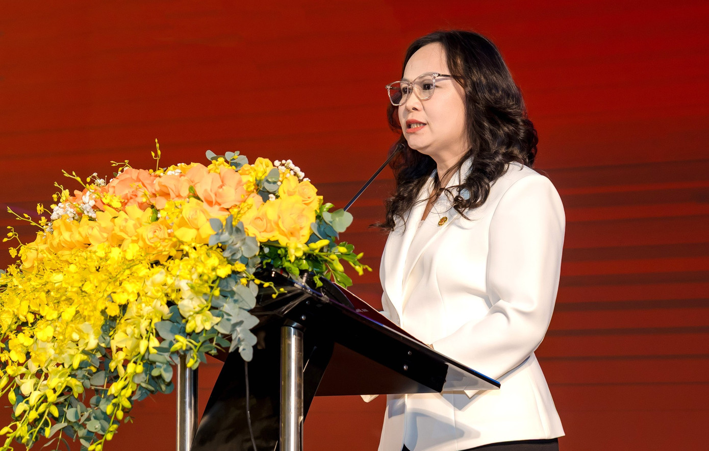 Chị Lê Thị Huyền Nhung kiến nghị tại chương trình. Ảnh: BTC tienphong-kinhtetunhan-nhung.jpg