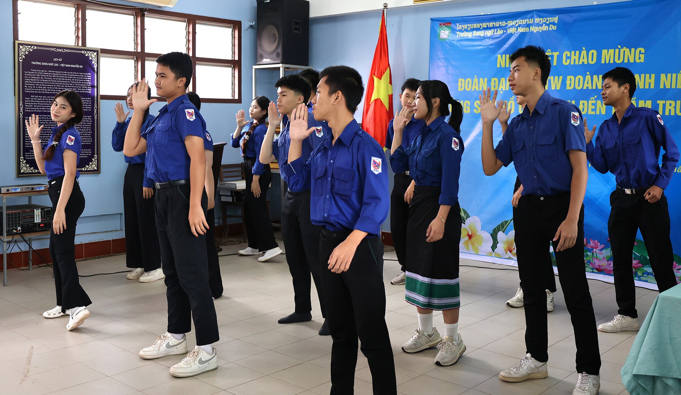vietnam-lao-daisuquan-truonghoc11.jpg