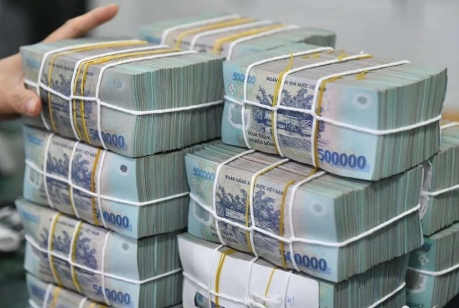 Chính Phủ Phê Duyệt Kế Hoạch Vay Nợ Công Năm 2026 Với Mức Tối Đa Gần 970.000 Tỷ Đồng