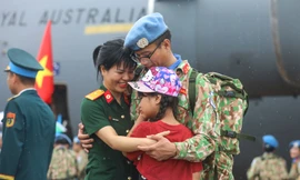 Xúc động khoảnh khắc lên đường làm nhiệm vụ của các 'sứ giả hòa bình' 