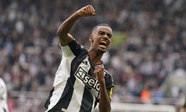 Isak đòi chia tay Newcastle, Liverpool sẵn sàng nổ 'bom tấn' thứ 3