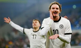 Newcastle vung tiền mua tiền đạo lạ, Isak rộng đường sang Liverpool