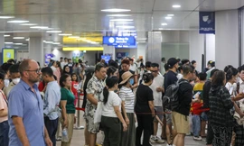 Hành khách xếp hàng chật cứng đi metro TPHCM miễn phí trong ngày 2/9