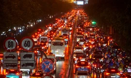 Kẹt xe kinh hoàng ở TPHCM sau mưa lớn