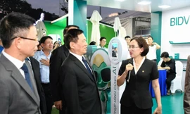 VIDEO: Phó Thủ tướng tham quan gian hàng BIDV tại Sóng Festival - Ngày thẻ Việt Nam 2025 