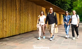 Hình ảnh khác lạ trên vỉa hè các tuyến phố Hà Nội sau đợt ra quân