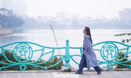 Bầu trời Hà Nội mù sương, không khí se lạnh trong ngày cuối năm 2025