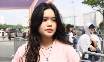 Dòng người đổ bộ concert Thanh xuân