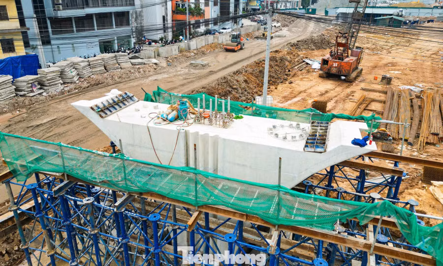 Hai cầu vượt Vành đai 1 dần lộ diện sau hơn 3 tháng thi công