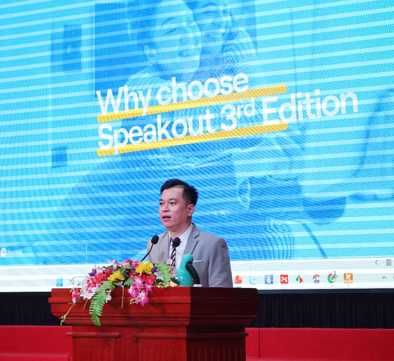 Ông Phan Trọng Khôi – Chuyên gia học thuật Tập đoàn Giáo dục Pearson chia sẻ những kinh nghiệm thực tiễn trong khai thác và sử dụng các học liệu.