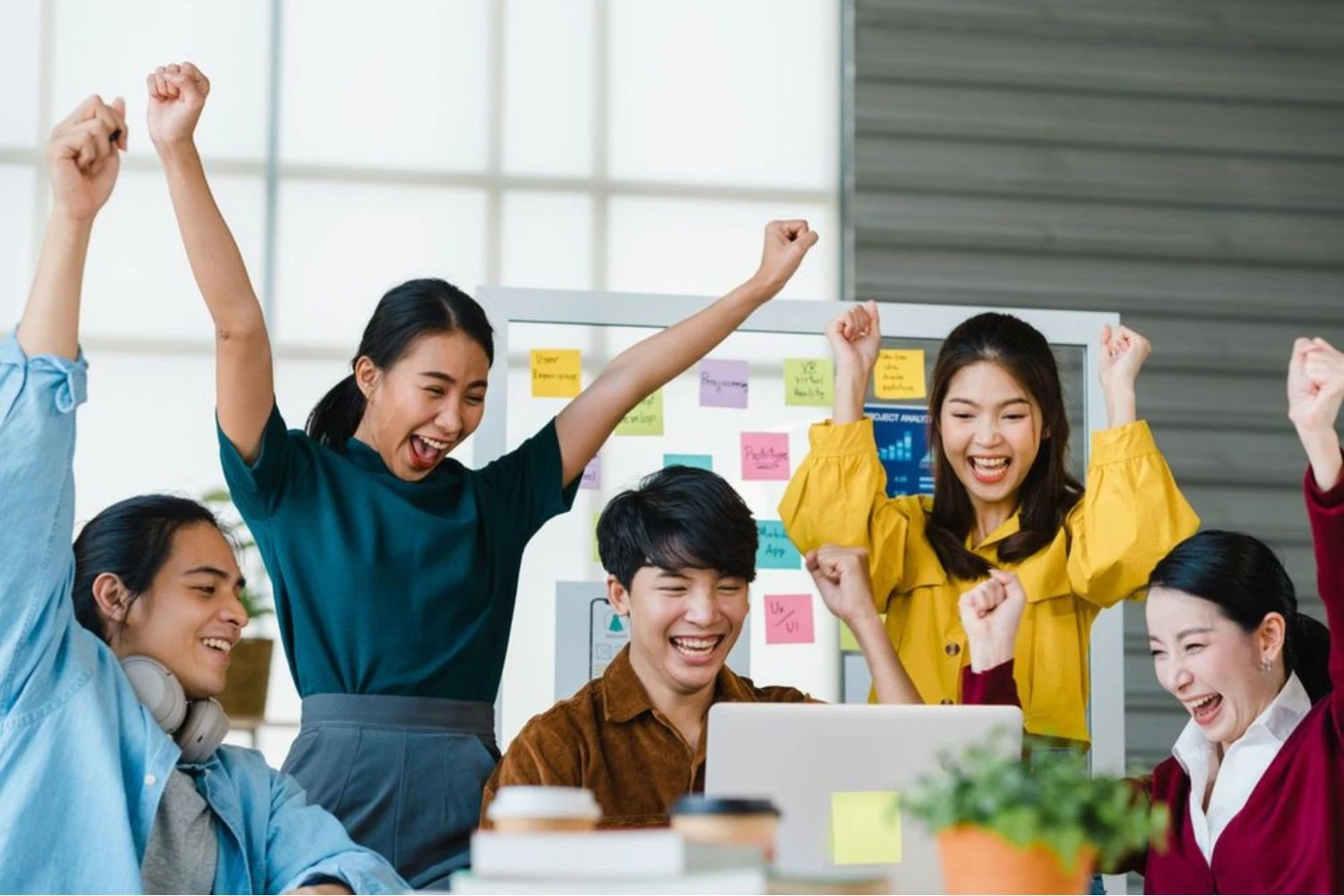 Giới trẻ chia sẻ cảm giác khi làm công việc mình yêu thích: Đam mê và thách thức