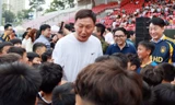 HLV Kim Sang Sik gây sốt