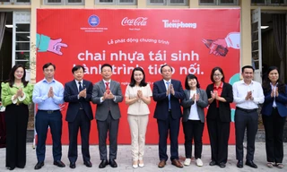 Sinh viên 6 trường đại học sẵn sàng 'hành trình tái sinh' chai nhựa 
