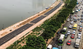 Hà Nội: Vượt tiến độ, đường ven hồ Linh Đàm sắp 'mở lối'