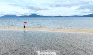 Tận thấy con đường giữa biển 'độc nhất vô nhị' ở Việt Nam