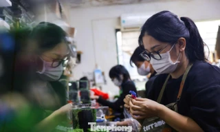 Độc đáo hộp quà Giáng sinh mini của những công nhân đặc biệt