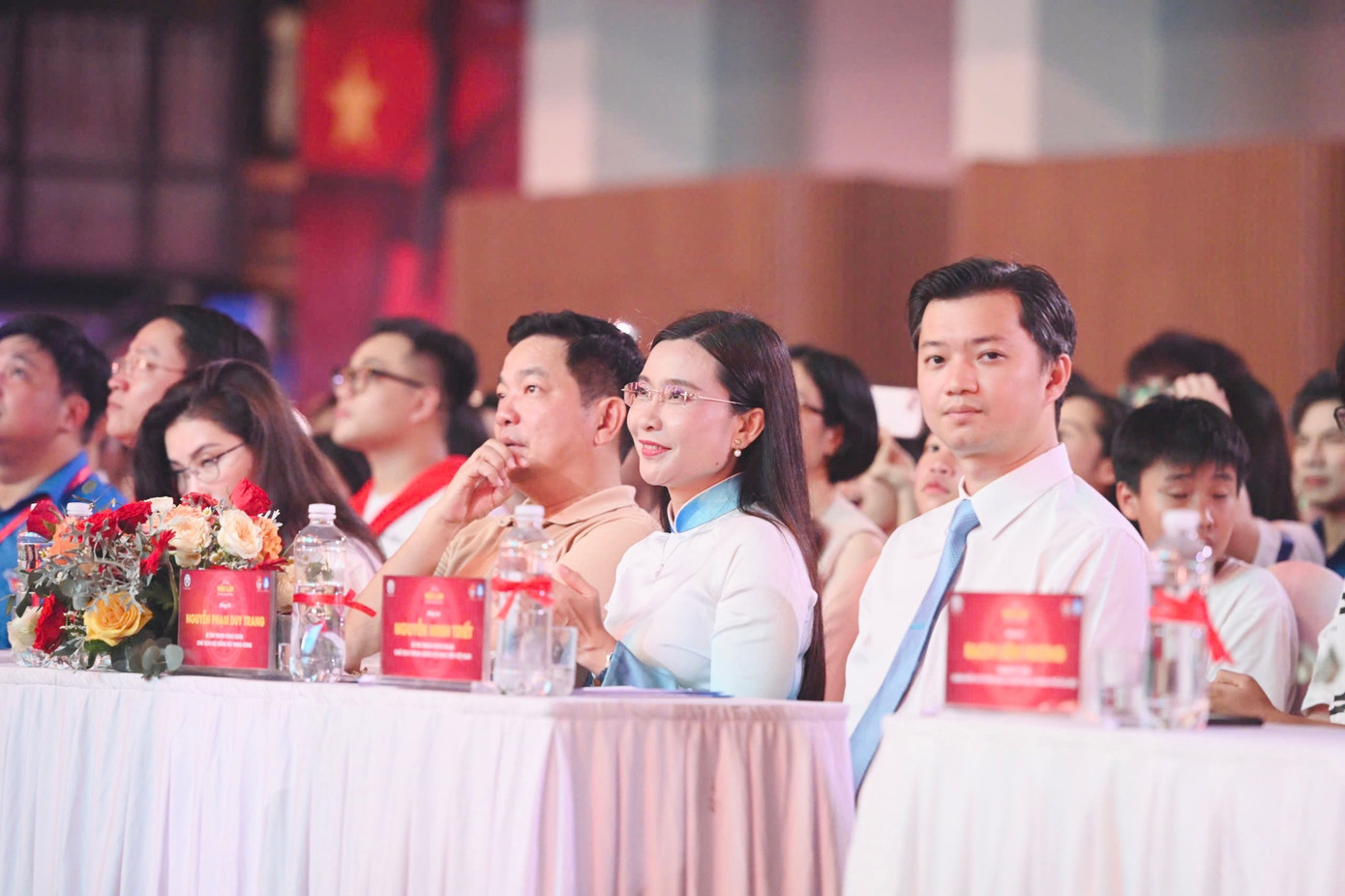 Anh Nguyễn Minh Triết - Bí thư T.Ư Đoàn, Chủ tịch T.Ư Hội SVVN và chị Nguyễn Phạm Duy Trang - Bí thư T.Ư Đoàn, Chủ tịch Hội đồng Đội T.Ư tham dự chương trình. img-2163.jpg