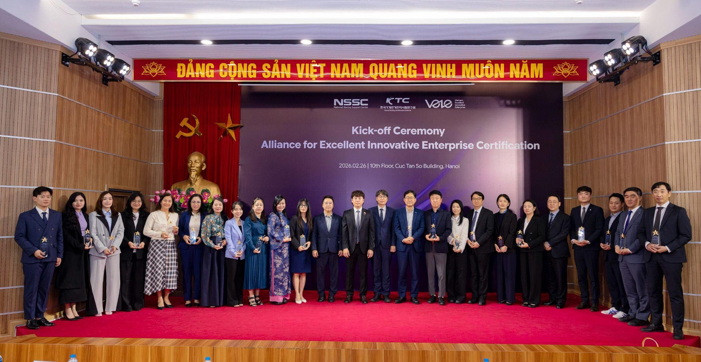 Đại diện NSSC, KTC cùng các doanh nghiệp và chuyên gia Việt Nam – Hàn Quốc tại lễ khởi động chương trình chứng nhận Vietnam Excellent Innovative Enterprise (VEIE)