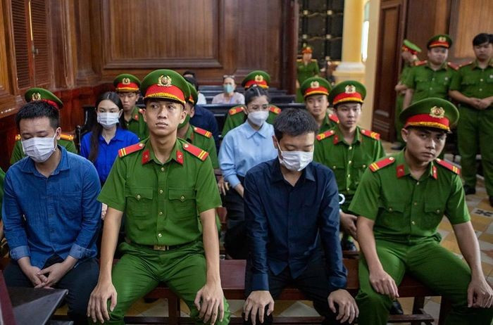 Hoa hậu Thùy Tiên, Quang Linh Vlogs và Hằng Du Mục tại phiên tòa. Ảnh: PQ