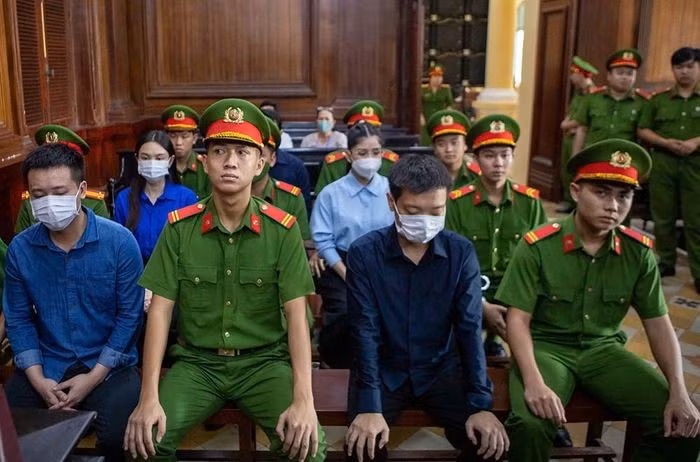 Hoa hậu Thùy Tiên, Quang Linh Vlogs và Hằng Du Mục tại phiên tòa. Ảnh: PQ