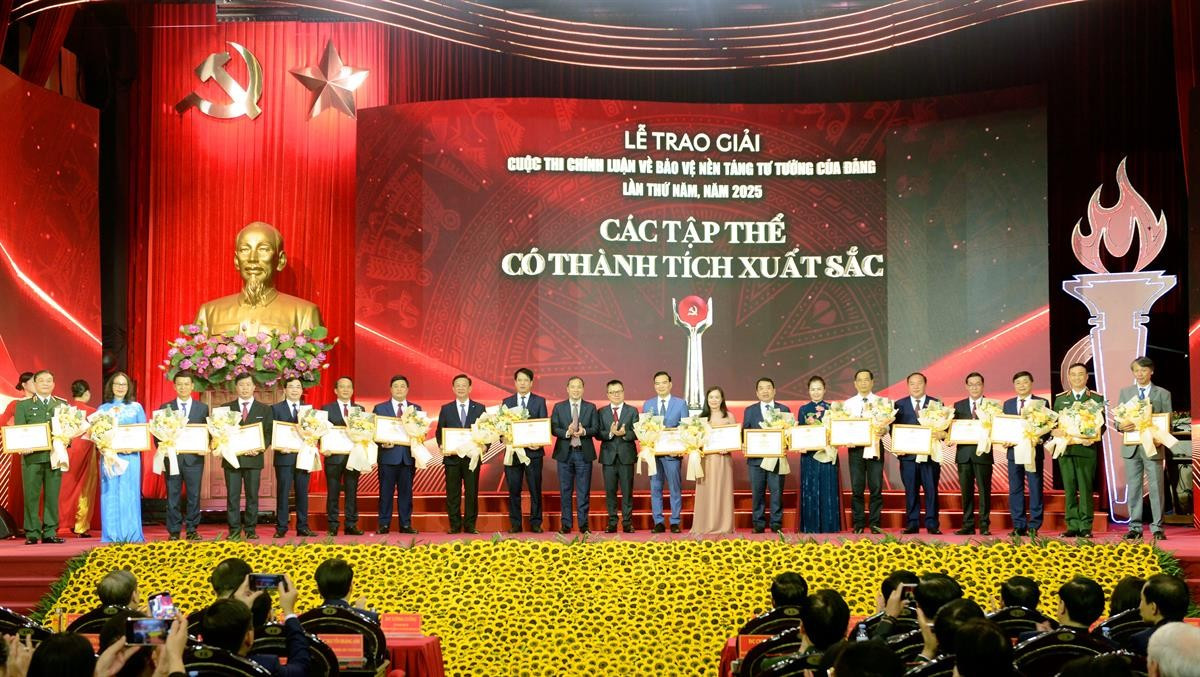 Các tập thể có thành tích xuất sắc tại Cuộc thi. 570077639-816129087662359-5302659176469342453-n.jpg