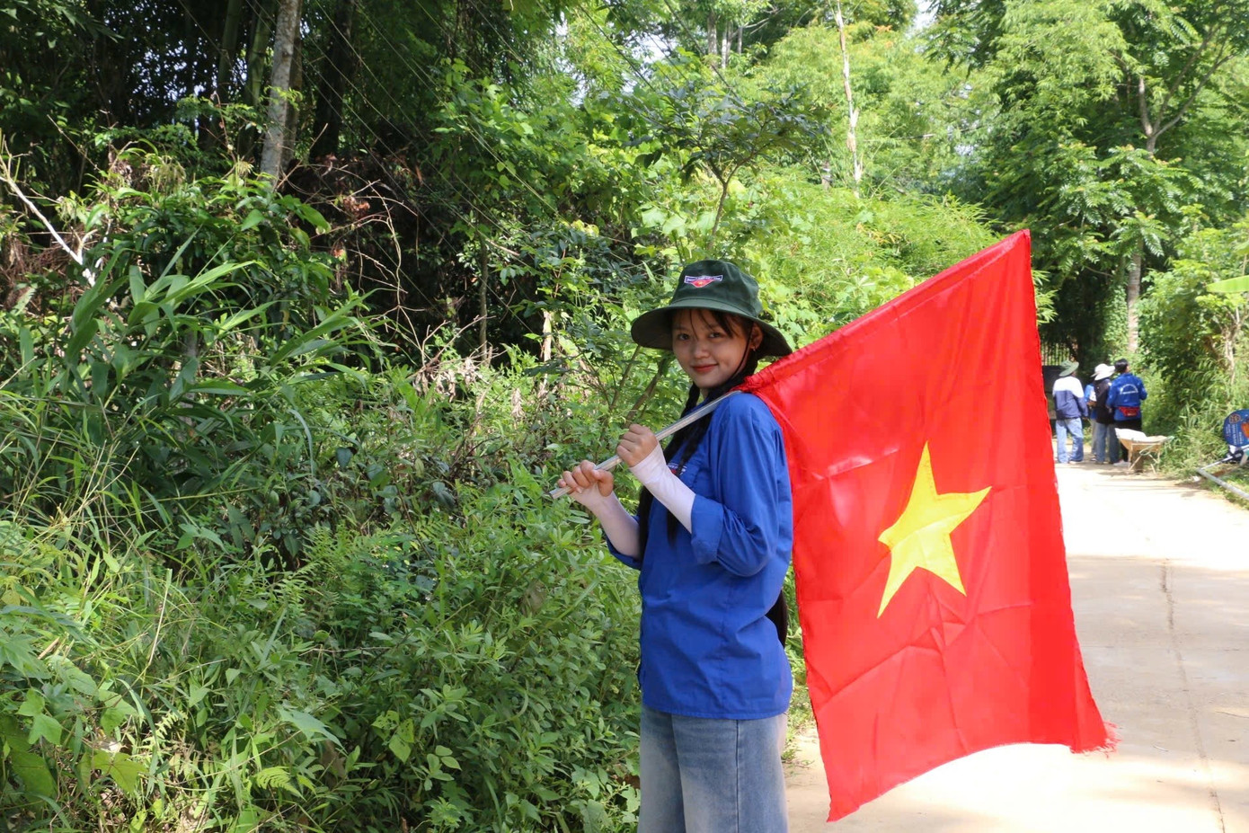 Bạn Tống Thị Hương Xuân - Bí thư Chi đoàn Điều dưỡng K16A9 trong chiến dịch Mùa hè xanh. z6869475798249-3fab5edd2d72ae69befa00b6273b1c84.jpg