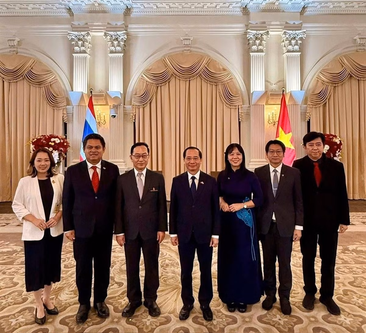Đoàn Học viện Hành chính và Quản trị công chụp ảnh lưu niệm với Đoàn Đại học Khon Kaen, Thái Lan
